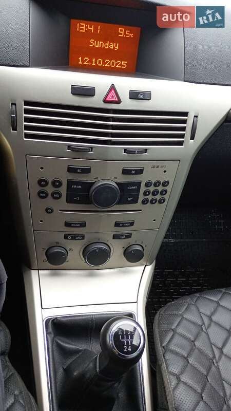 Универсал Opel Astra 2008 в Хырове