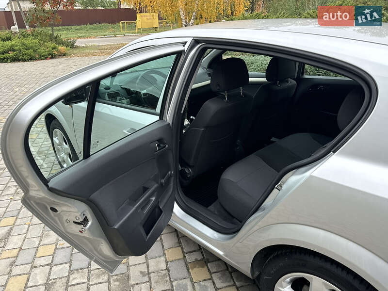 Хэтчбек Opel Astra 2008 в Харькове
