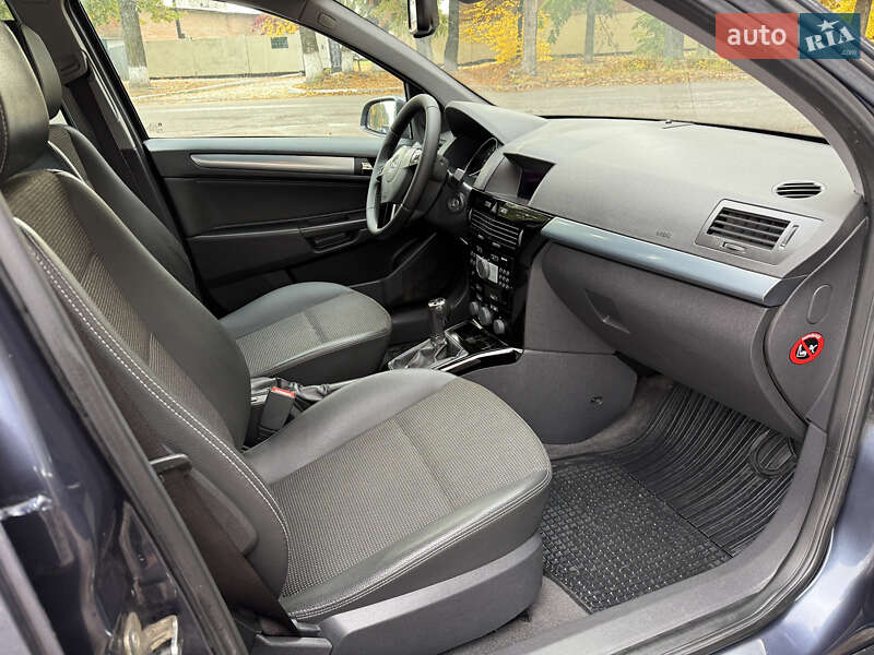 Универсал Opel Astra 2009 в Полтаве