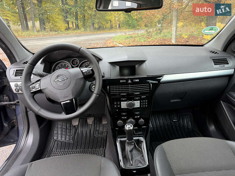 Универсал Opel Astra 2009 в Полтаве