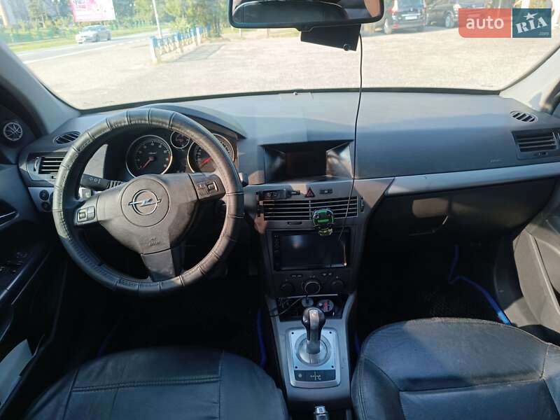 Хетчбек Opel Astra 2006 в Бурштині