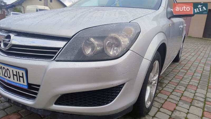 Хэтчбек Opel Astra 2010 в Ивано-Франковске
