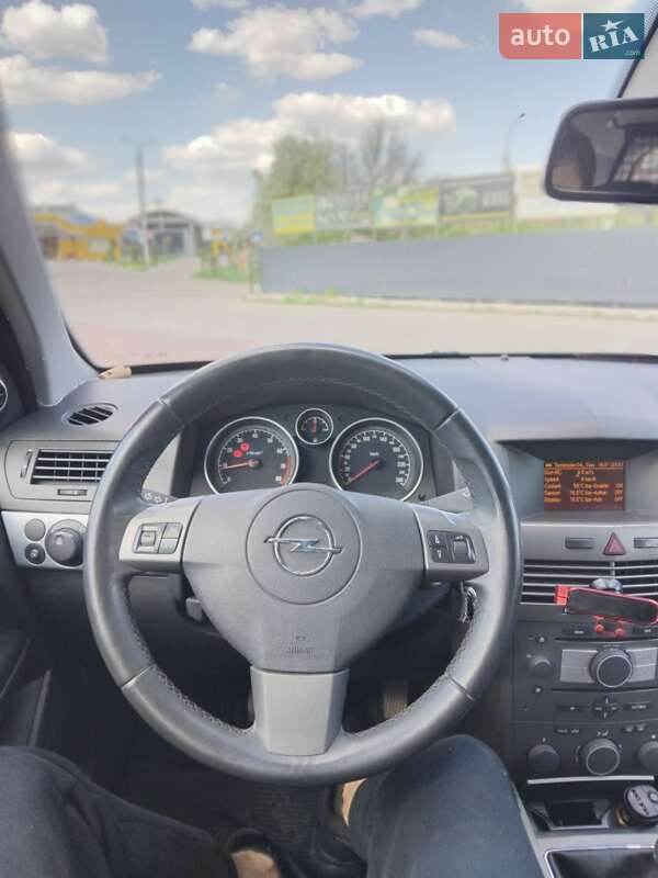 Универсал Opel Astra 2006 в Ровно