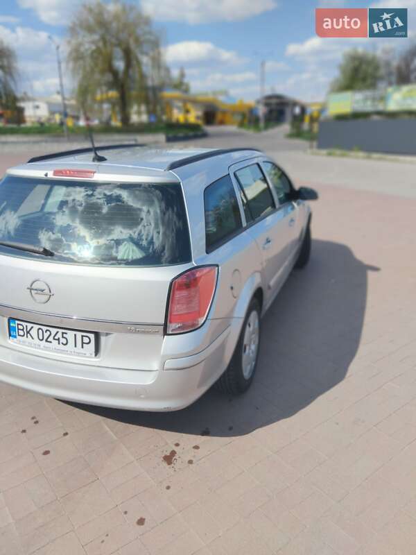Универсал Opel Astra 2006 в Ровно