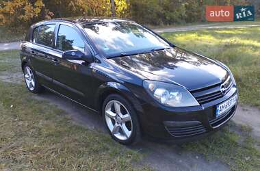 Хэтчбек Opel Astra 2004 в 