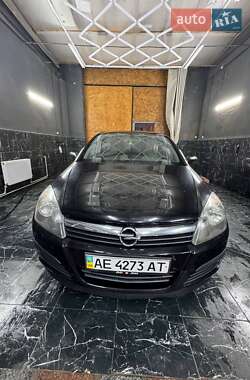 Хэтчбек Opel Astra 2006 в 
