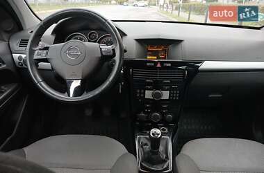 Универсал Opel Astra 2010 в 