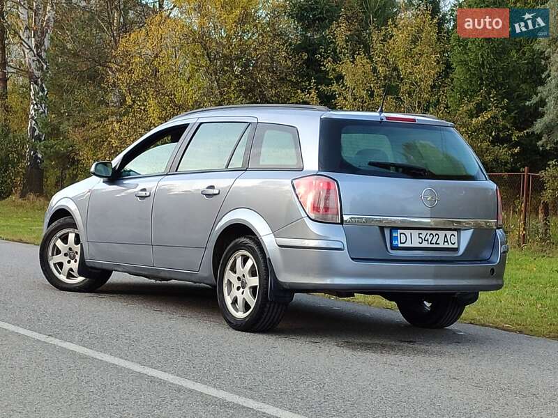 Универсал Opel Astra 2005 в Старом Самборе