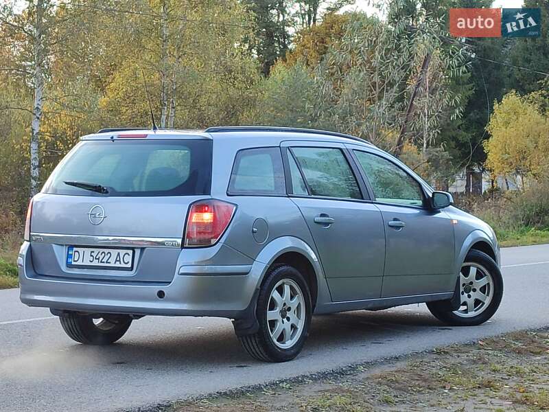 Универсал Opel Astra 2005 в Старом Самборе