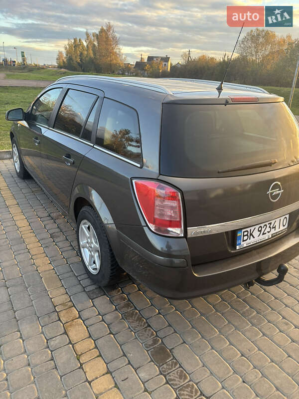 Универсал Opel Astra 2010 в Костополе фото 3 Универсал Opel Astra 2010 в Костополе