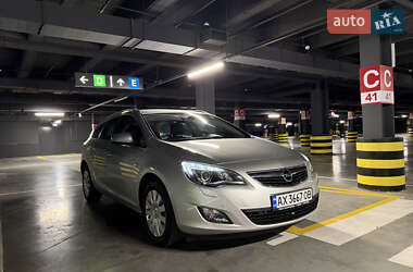 Универсал Opel Astra 2010 в Киеве