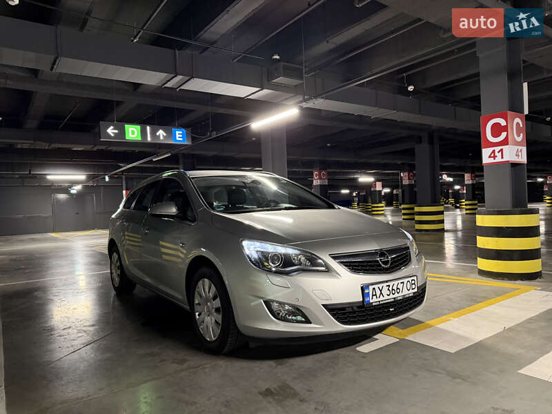Универсал Opel Astra 2010 в 