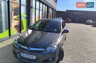 Хетчбек Opel Astra 2010 в 