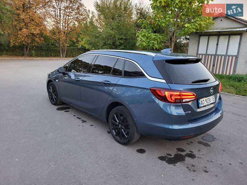 Универсал Opel Astra 2017 в Ужгороде