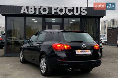 Универсал Opel Astra 2012 в 