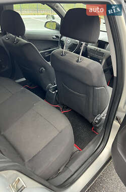 Хэтчбек Opel Astra 2006 в 