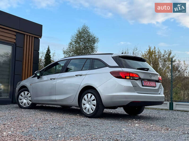 Универсал Opel Astra 2018 в Дрогобыче