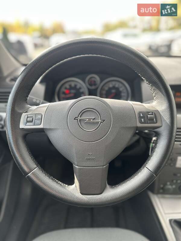 Хэтчбек Opel Astra 2005 в Белогородке