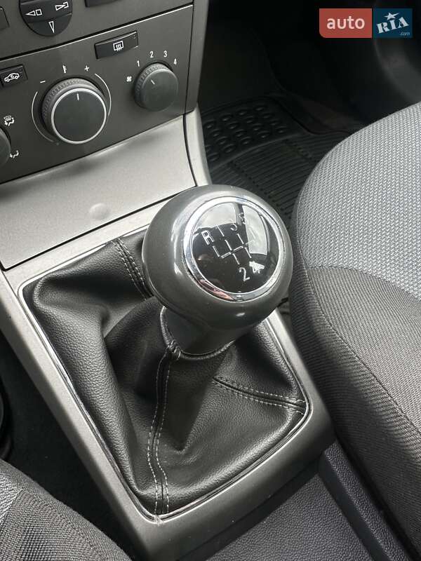 Хэтчбек Opel Astra 2005 в Белогородке