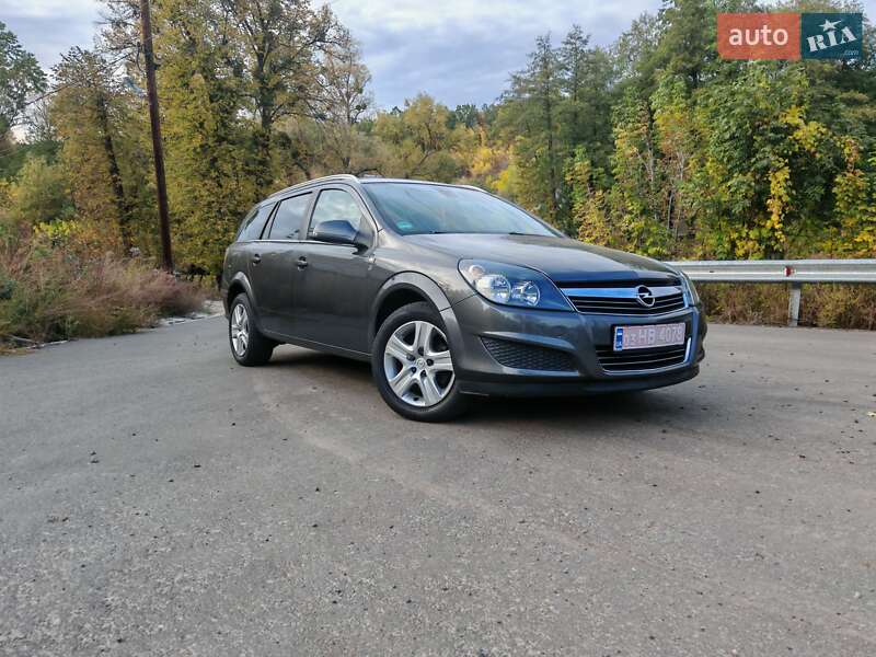 Универсал Opel Astra 2010 в Харькове