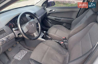 Хэтчбек Opel Astra 2006 в 
