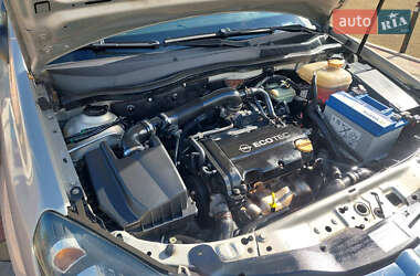 Хэтчбек Opel Astra 2006 в 