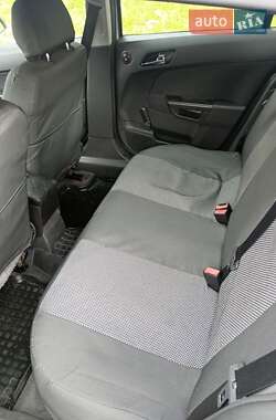 Хэтчбек Opel Astra 2006 в 