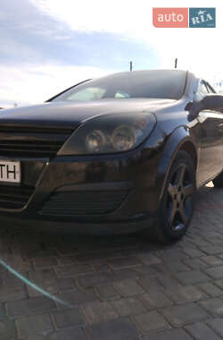 Хэтчбек Opel Astra 2005 в 