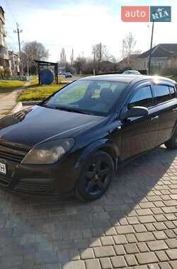 Хэтчбек Opel Astra 2005 в 