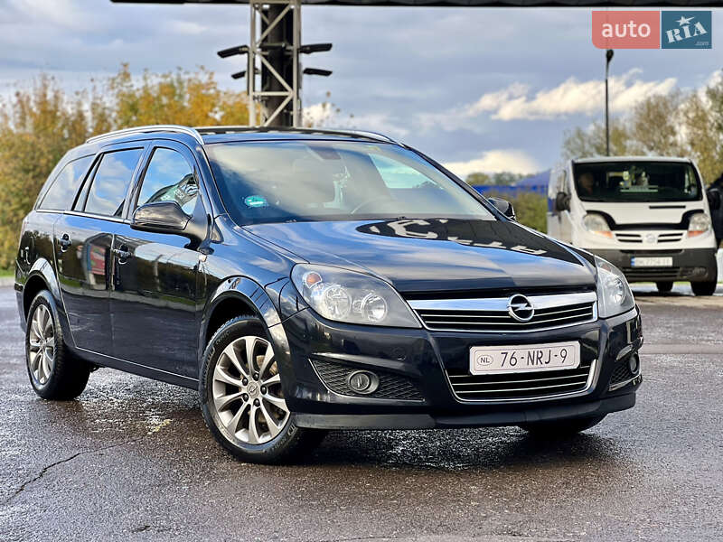 Универсал Opel Astra 2010 в Дубно