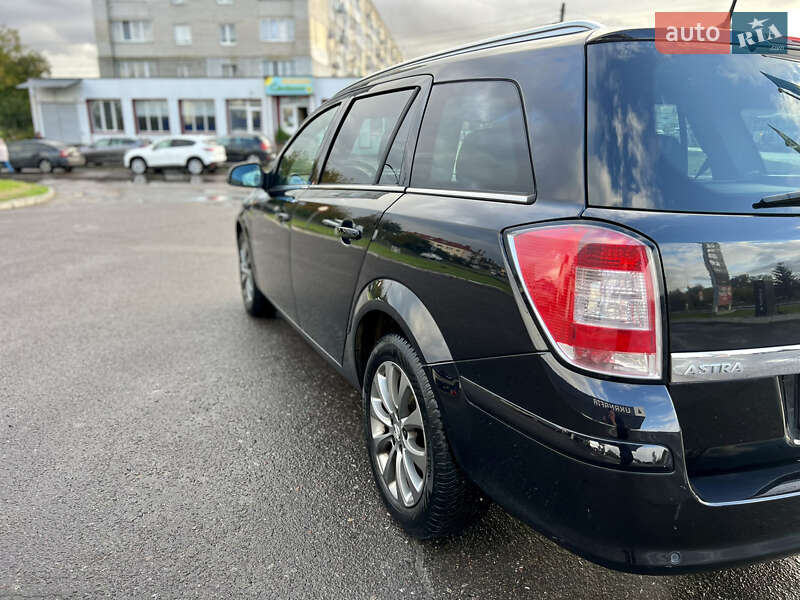 Универсал Opel Astra 2010 в Дубно
