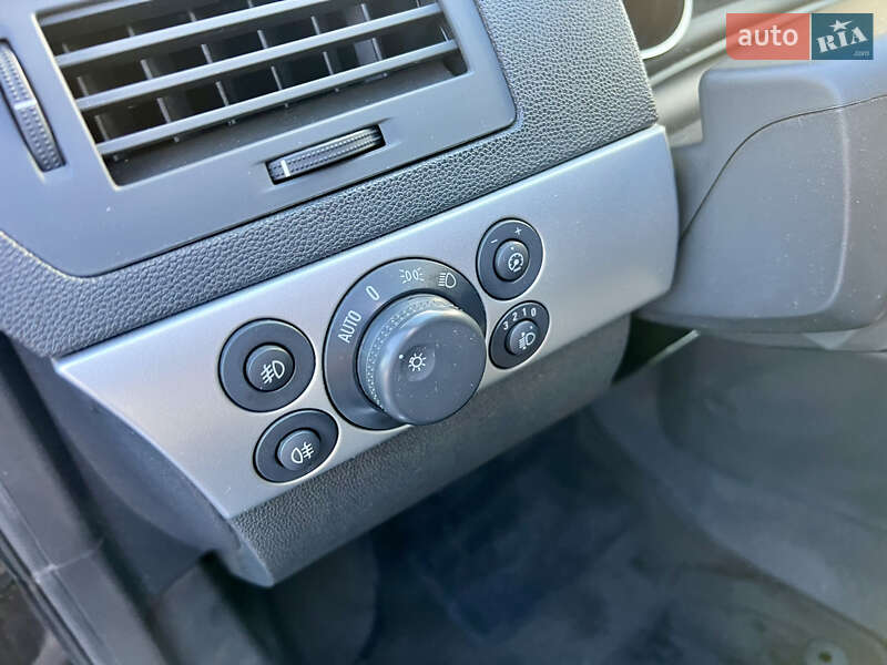 Универсал Opel Astra 2010 в Дубно