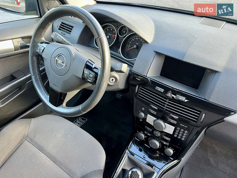 Универсал Opel Astra 2010 в Дубно