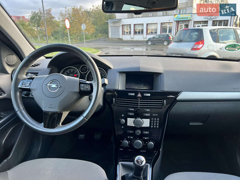 Универсал Opel Astra 2010 в Дубно
