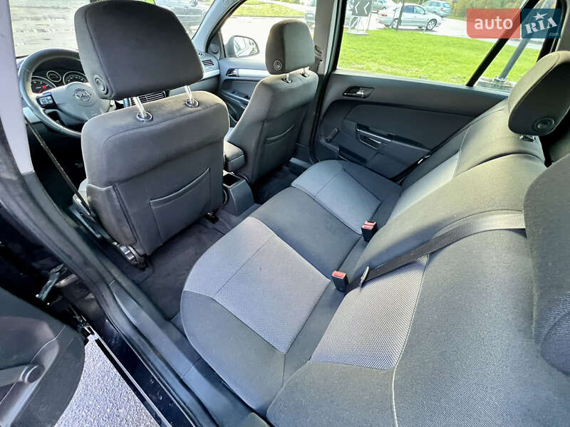 Универсал Opel Astra 2010 в Дубно