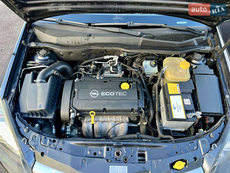 Универсал Opel Astra 2010 в Дубно