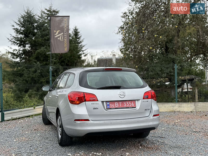 Универсал Opel Astra 2016 в Дрогобыче