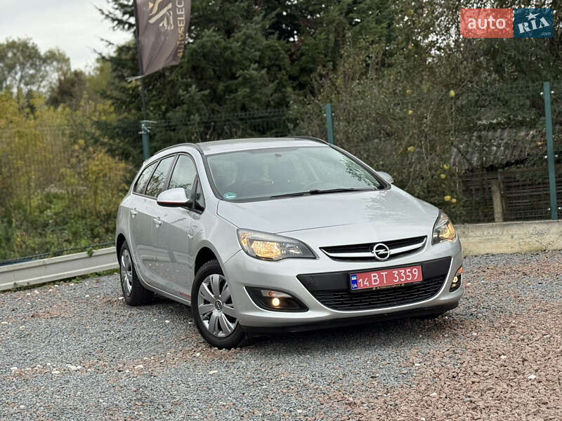 Универсал Opel Astra 2016 в Дрогобыче