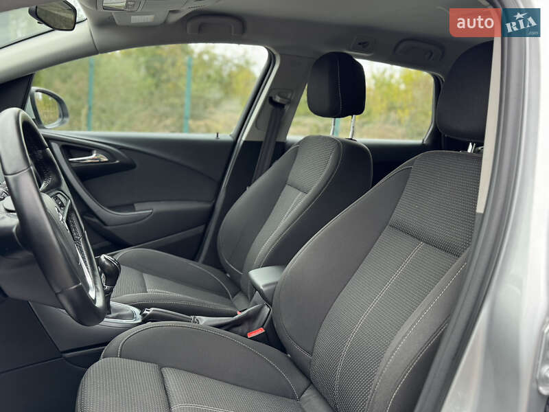 Универсал Opel Astra 2016 в Дрогобыче