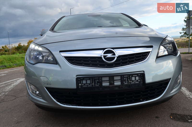 Хэтчбек Opel Astra 2012 в Дрогобыче