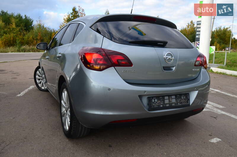 Хэтчбек Opel Astra 2012 в Дрогобыче
