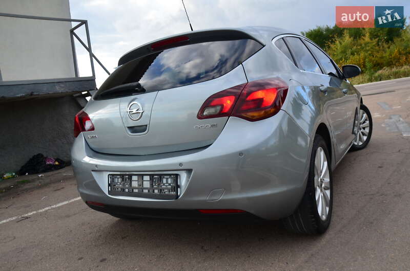 Хэтчбек Opel Astra 2012 в Дрогобыче