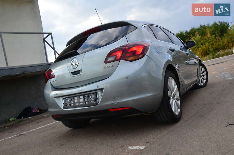 Хэтчбек Opel Astra 2012 в Дрогобыче