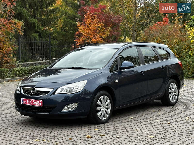 Универсал Opel Astra 2011 в Миргороде