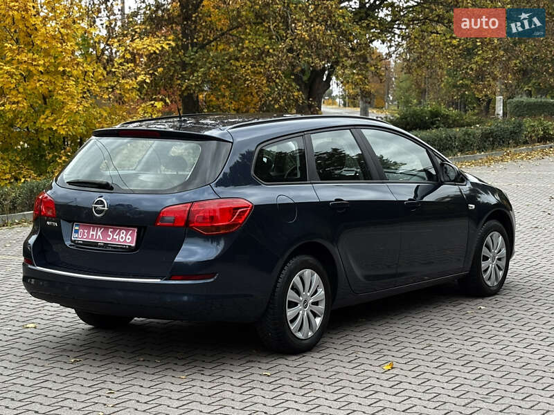 Универсал Opel Astra 2011 в Миргороде