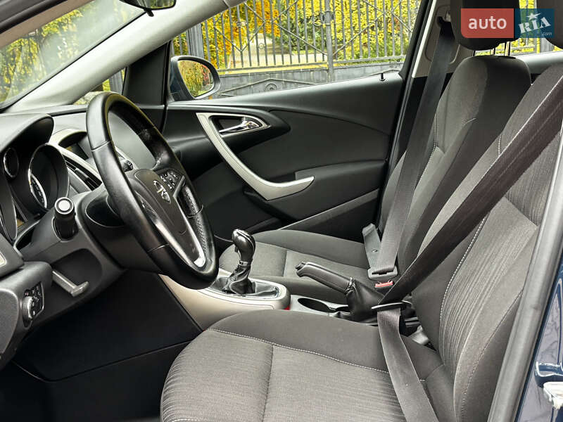 Универсал Opel Astra 2011 в Миргороде
