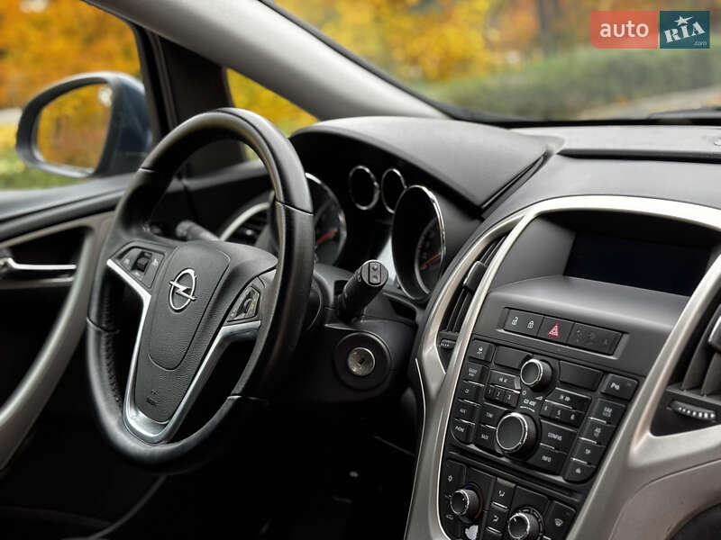 Универсал Opel Astra 2011 в Миргороде