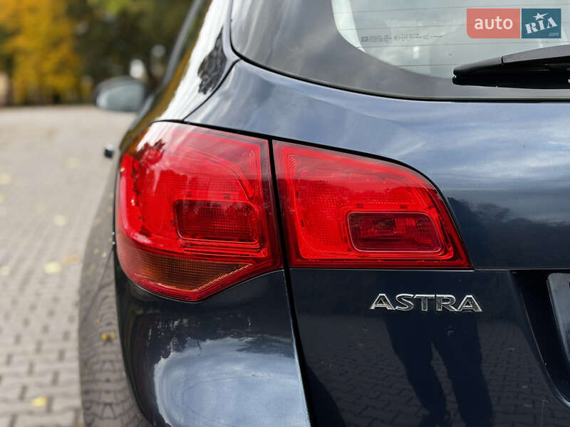 Универсал Opel Astra 2011 в Миргороде