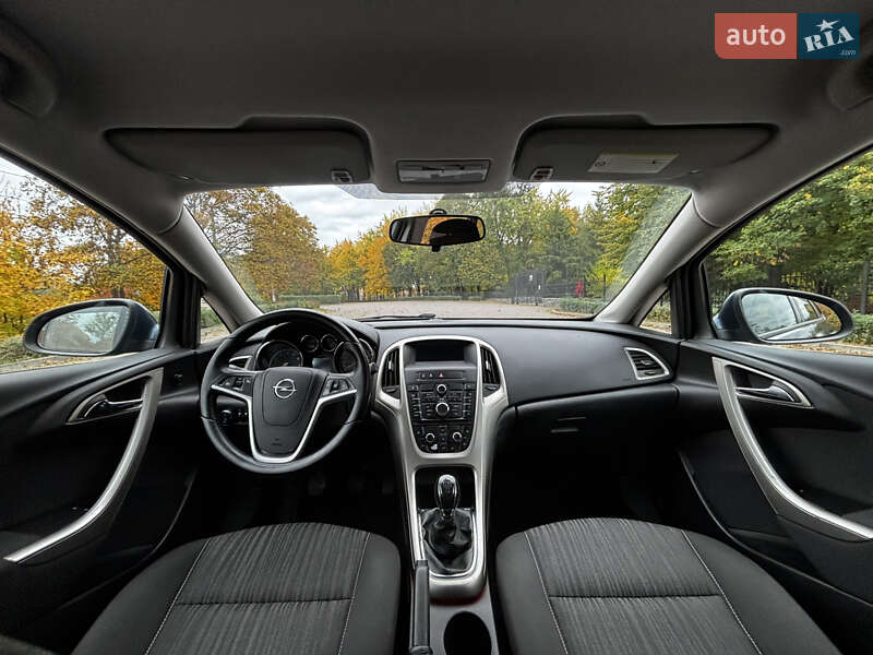 Универсал Opel Astra 2011 в Миргороде
