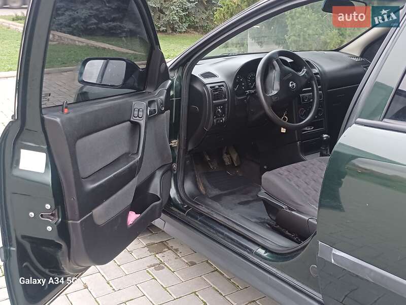 Седан Opel Astra 2002 в Новой Одессе